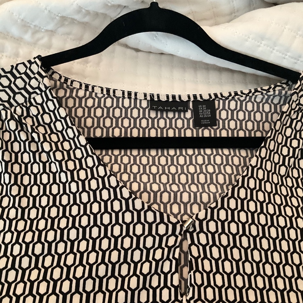 Tahari Women's 3X Black And White Stunning Top